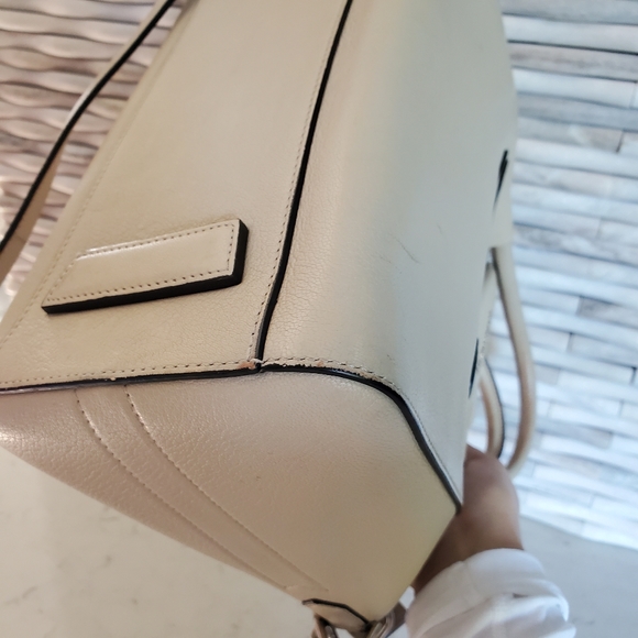 Givenchy Antigona Small Cream Leather Bag - Picture 4 of 11